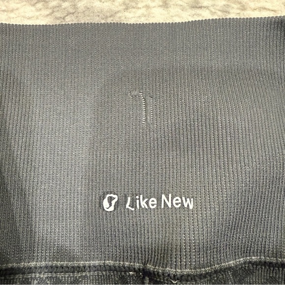 Lululemon Grey In The Flow Crop II - Picture 9 of 12